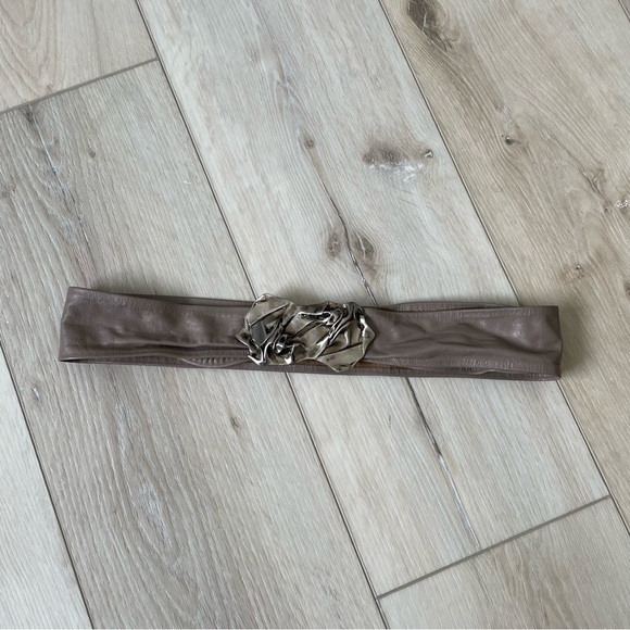 Vintage Leather Belt With Metal Brutalist Buckle
Tan Taupe One Size main image 10